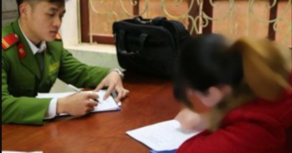 Hà Nội: Giữa đêm khuya, cô gái trẻ bị kẻ lừa đảo "đoạt" tài sản