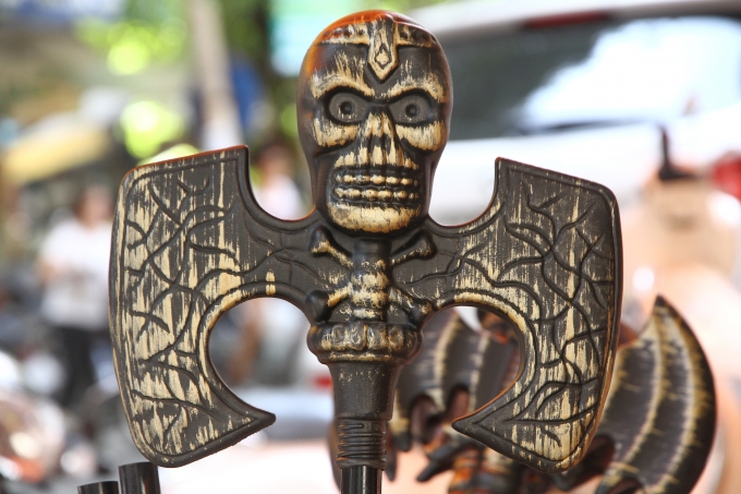 Một biểu tượng trang tr&iacute; tr&ecirc;n c&aacute;n gậy.