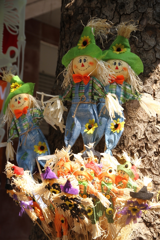 Những h&igrave;nh nộm bằng rơm xinh xắn.