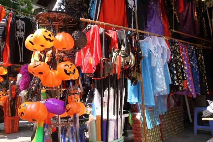 Phụ kiện quần &aacute;o mẫu m&atilde; phong ph&uacute;