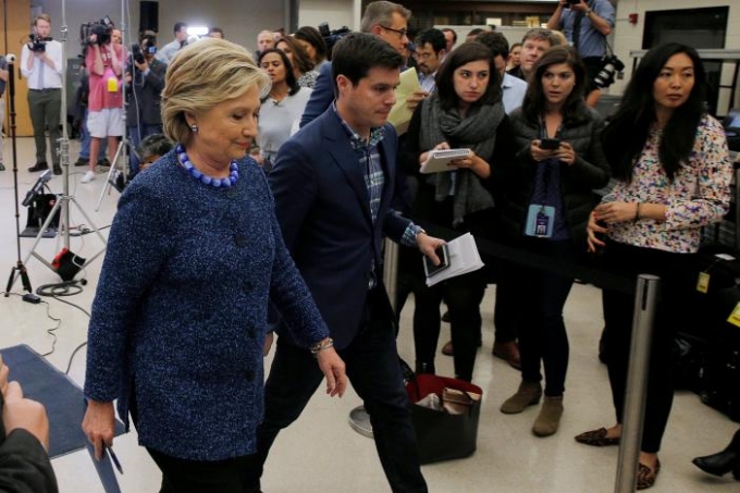 B&agrave; Clinton bị FBI t&aacute;i điều tra về b&ecirc; bối email tại thời điểm quan trọng trong cuộc bầu cử Tổng thống Mỹ. (Ảnh: Reuters)