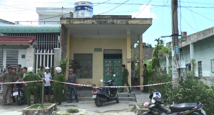 Lực lượng chức năng phong tỏa hiện trường vụ việc.