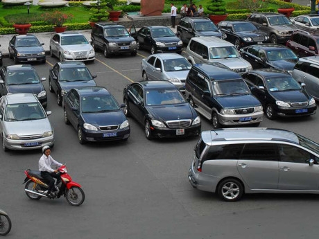 Hằng th&aacute;ng phải b&aacute;o c&aacute;o về kho&aacute;n xe c&ocirc;ng