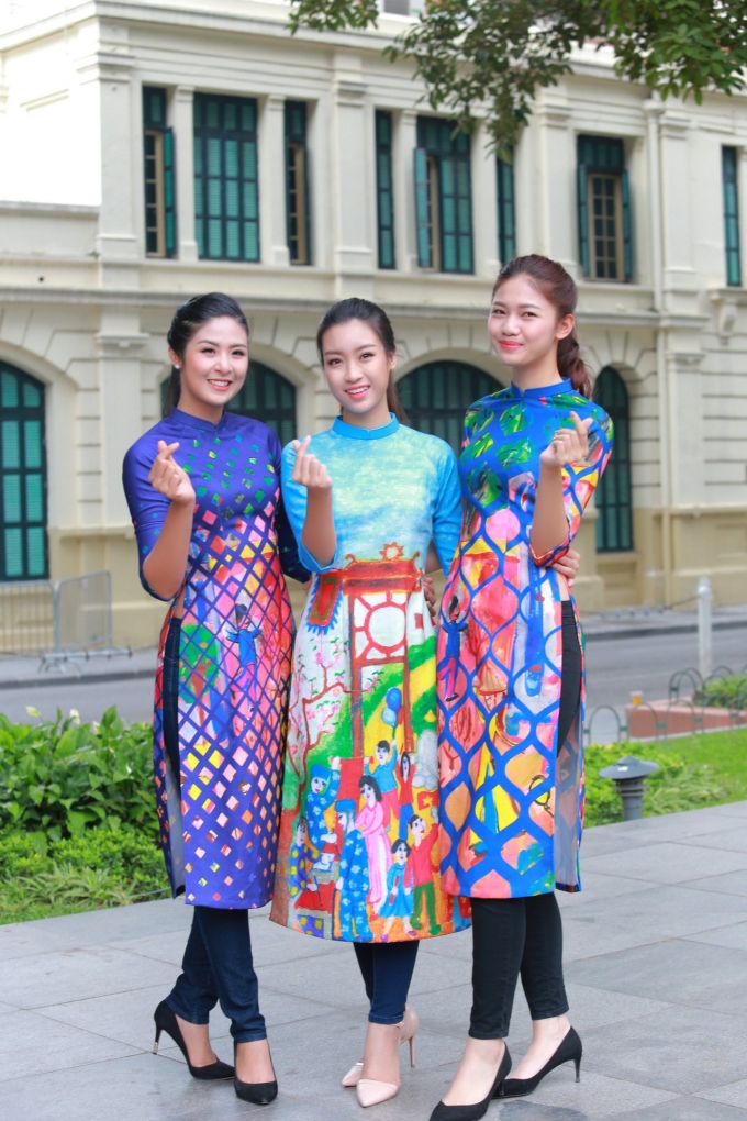 D&agrave;n Hoa hậu, &Aacute; hậu c&ugrave;ng nhảy flashmob g&acirc;y &lsquo;n&aacute;o loạn&rsquo; Hồ Gươm s&aacute;ng sớm