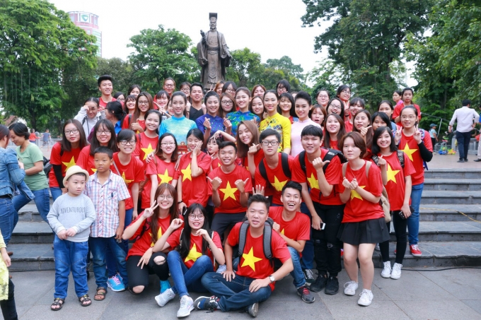 D&agrave;n Hoa hậu, &Aacute; hậu c&ugrave;ng nhảy flashmob g&acirc;y &lsquo;n&aacute;o loạn&rsquo; Hồ Gươm s&aacute;ng sớm