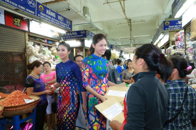 D&agrave;n Hoa hậu, &Aacute; hậu c&ugrave;ng nhảy flashmob g&acirc;y &lsquo;n&aacute;o loạn&rsquo; Hồ Gươm s&aacute;ng sớm
