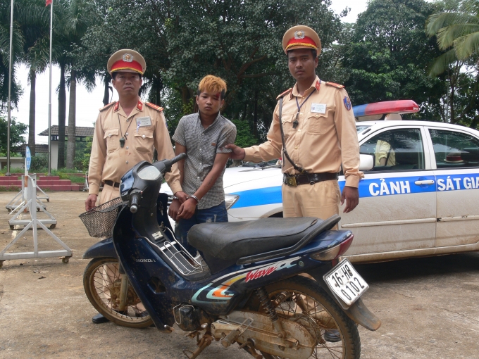 Đối tượng Khải bị bắt c&ugrave;ng tang vật.