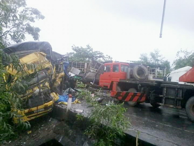 Tai nạn li&ecirc;n ho&agrave;n giữ 3 chiếc xe tải khiến &iacute;t nhất 3 người thương vong. Ảnh Facebook TPD.