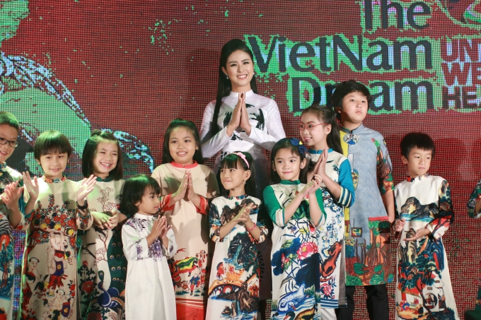 Ngọc H&acirc;n, Ho&agrave;ng My, T&uacute; Anh g&acirc;y quỹ cho trẻ hở h&agrave;m ếch