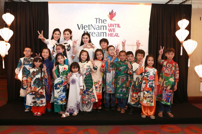 Ngọc H&acirc;n, Ho&agrave;ng My, T&uacute; Anh g&acirc;y quỹ cho trẻ hở h&agrave;m ếch