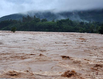 Tr&ecirc;n c&aacute;c s&ocirc;ng từ Nghệ An đến Kh&aacute;nh H&ograve;a sẽ xuất hiện lũ (ảnh internet).
