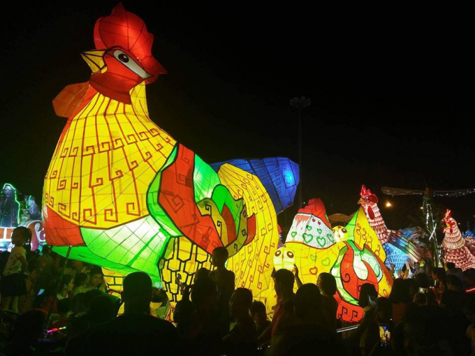 Th&agrave;nh phố Tuy&ecirc;n Quang rực rỡ với những lồng đ&egrave;n khổng lồ