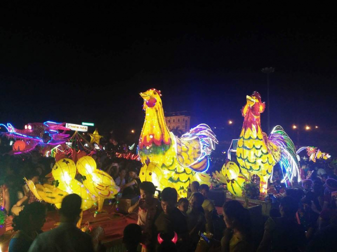 Th&agrave;nh phố Tuy&ecirc;n Quang rực rỡ với những lồng đ&egrave;n khổng lồ