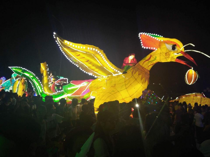 Th&agrave;nh phố Tuy&ecirc;n Quang rực rỡ với những lồng đ&egrave;n khổng lồ