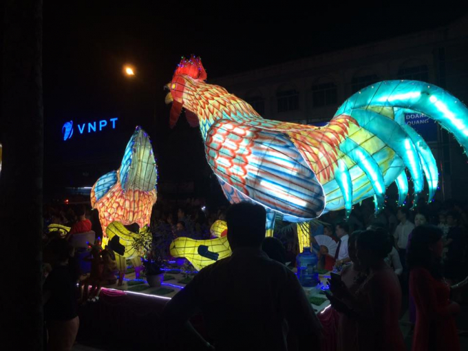 Th&agrave;nh phố Tuy&ecirc;n Quang rực rỡ với những lồng đ&egrave;n khổng lồ