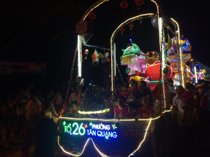 Th&agrave;nh phố Tuy&ecirc;n Quang rực rỡ với những lồng đ&egrave;n khổng lồ