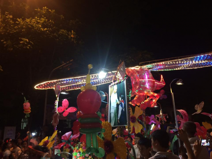 Th&agrave;nh phố Tuy&ecirc;n Quang rực rỡ với những lồng đ&egrave;n khổng lồ