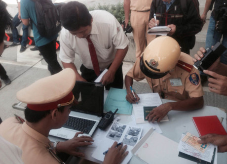 Chặn đăng kiểm nếu chưa nộp phạt: Rất nhiều chủ xe kh&ocirc;ng nhận được giấy phạt