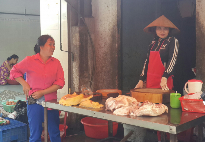 Trước đ&oacute;, nhiều tiểu thương kh&ocirc;ng c&oacute; thịt heo để b&aacute;n.