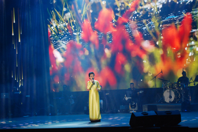 Nữ danh ca Kh&aacute;nh Ly khiến kh&aacute;n giả th&iacute;ch th&uacute; khi kể những c&acirc;u chuyện tưởng như mới từ ng&agrave;y h&ocirc;m qua&nbsp;về những cuộc gặp gỡ với cố nhạc sĩ Trịnh C&ocirc;ng Sơn giai đoạn 1965-1967.&nbsp;