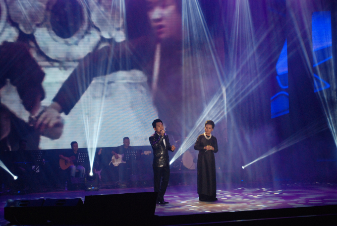 Ca sĩ Quang Th&agrave;nh song ca với danh ca Kh&aacute;nh Ly những b&agrave;i h&aacute;t đi c&ugrave;ng năm th&aacute;ng, như:&nbsp;B&agrave; mẹ &Ocirc; L&yacute;, Giọt nước mắt qu&ecirc; hương, Xin cho t&ocirc;i, chờ nh&igrave;n qu&ecirc; hương s&aacute;ng ch&oacute;i.