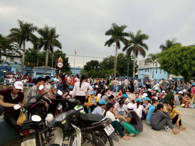 To&agrave;n bộ c&ocirc;ng nh&acirc;n C&ocirc;ng ty TNHH gi&agrave;y Venus Việt Nam đ&atilde; đ&igrave;nh c&ocirc;ng phản đối việc kh&ocirc;ng c&oacute; chỗ để xe.