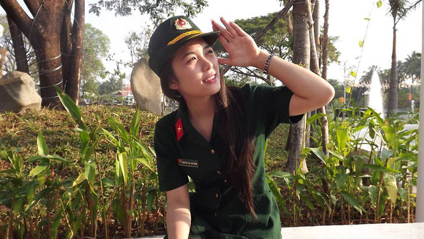 C&ocirc; gi&aacute;o xinh đẹp dạy m&ocirc;n Quốc Ph&ograve;ng - An Ninh khiến HS ầm ầm muốn học lại