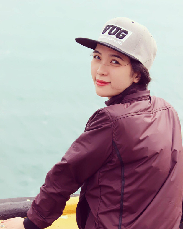 C&ocirc; gi&aacute;o xinh đẹp dạy m&ocirc;n Quốc Ph&ograve;ng - An Ninh khiến HS ầm ầm muốn học lại