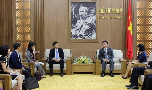 Bộ trưởng L&ecirc; Th&agrave;nh Long tiếp &ocirc;ng Hajime Kawanishi, Cố vấn trưởng Dự &aacute;n JICA.