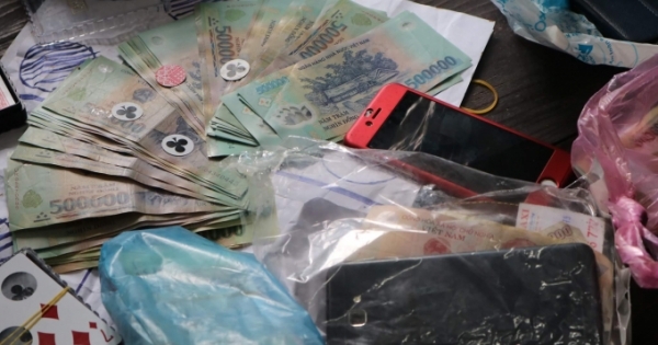 Lâm Đồng: Đột kích trong đêm, bắt giữ 15 đối tượng sát phạt nhau bằng hình thức xóc đĩa ăn tiền