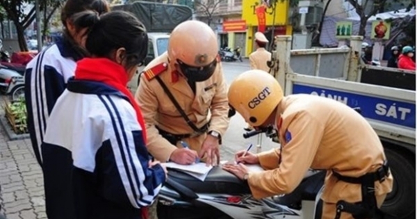 Quay clip, tống tiền cảnh sát giao thông