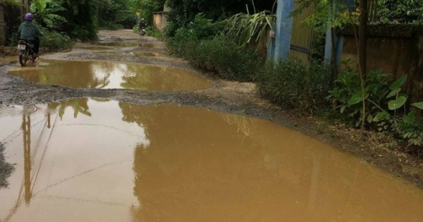 Chương Mỹ: Đường bộ mà như...sông