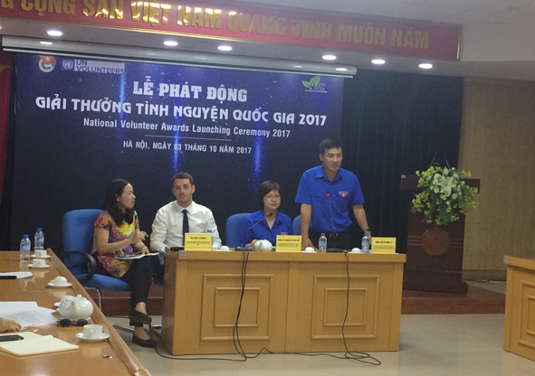 &Ocirc;ng Vũ Minh L&yacute; - Gi&aacute;m đốc Trung T&acirc;m T&igrave;nh Nguyện Quốc Gia trả lời những c&acirc;u hỏi v&agrave; thắc mắc của c&aacute;c bạn T&igrave;nh nguyện vi&ecirc;n.