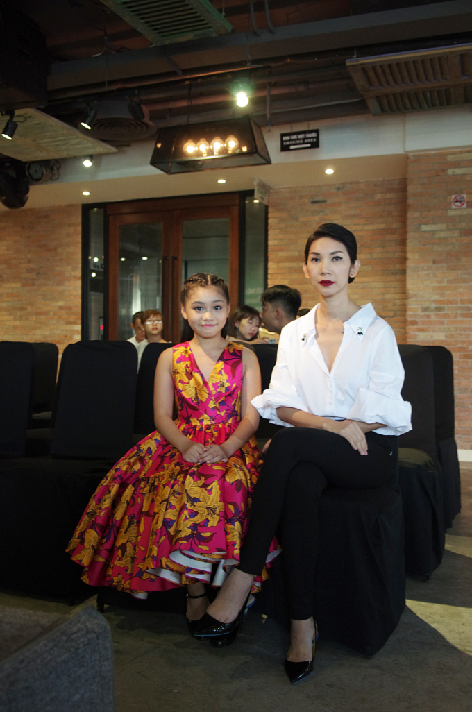 Ca sĩ nh&iacute; V&otilde; Kh&aacute;nh Ngọc ra mắt album Bolero &ldquo;Nhớ mẹ, thương ngoại&rdquo;