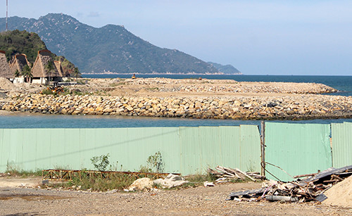 Dự &aacute;n lấp hơn 17.000 m2 vịnh Nha Trang bị tỉnh Kh&aacute;nh H&ograve;a xử phạt 105 triệu đồng. Ảnh:An Phước.