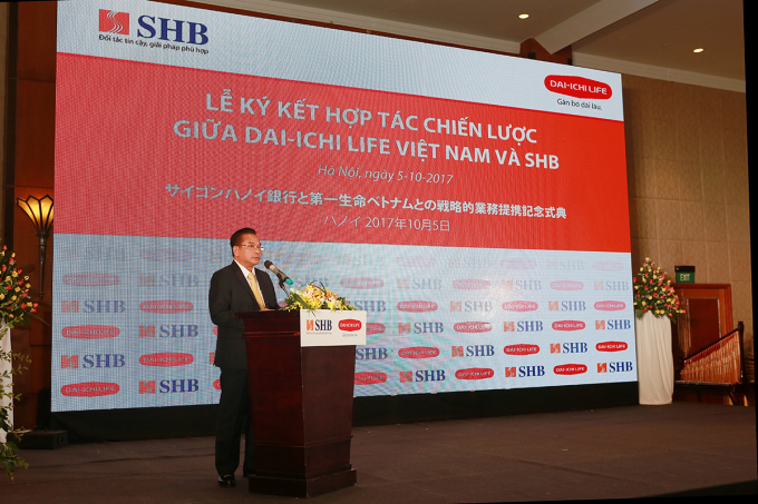 &nbsp;Ph&oacute; Chủ tịch HĐQT SHB V&otilde; Đức Tiến khẳng định: 2 b&ecirc;n sẽ sớm cụ thể h&oacute;a việc hợp t&aacute;c n&agrave;y bằng c&aacute;c sản phẩm về t&agrave;i ch&iacute;nh, ng&acirc;n h&agrave;ng, bảo hiểm với chất lượng phục vụ tốt nhất, tận t&acirc;m v&agrave; chuy&ecirc;n nghiệp nhất