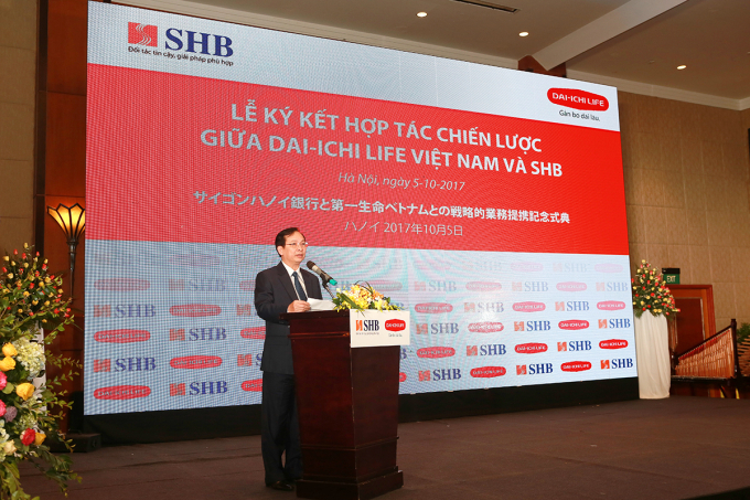 Ph&oacute; Thống đốc NHNN VN Đ&agrave;o Minh T&uacute; đ&aacute;nh gi&aacute; cao việc một trong những ng&acirc;n h&agrave;ng TMCP lớn nhất Việt Nam l&agrave; SHB mở rộng hợp t&aacute;c chiến lược l&acirc;u d&agrave;i với một định chế t&agrave;i ch&iacute;nh như Dai-ichi Life