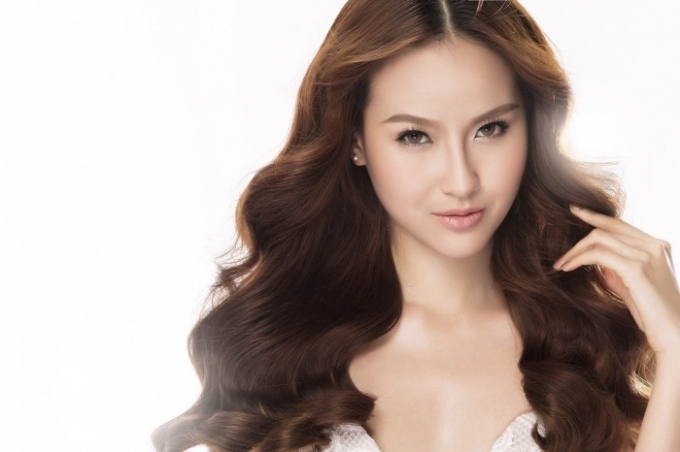 Hoa kh&ocirc;i Kh&aacute;nh Ng&acirc;n tại cuộc thi Hoa hậu Du lịch Thế giới 2017.