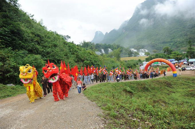 Cao Bằng: M&atilde;n nh&atilde;n với nghi thức rước