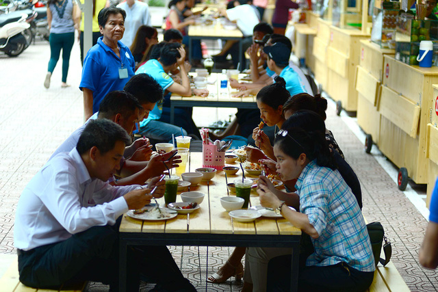 Phố h&agrave;ng rong thứ 2 ở c&ocirc;ng vi&ecirc;n B&aacute;ch T&ugrave;ng Diệp, quận 1, TPHCM đ&atilde; hoạt động nhiều ng&agrave;y nay.