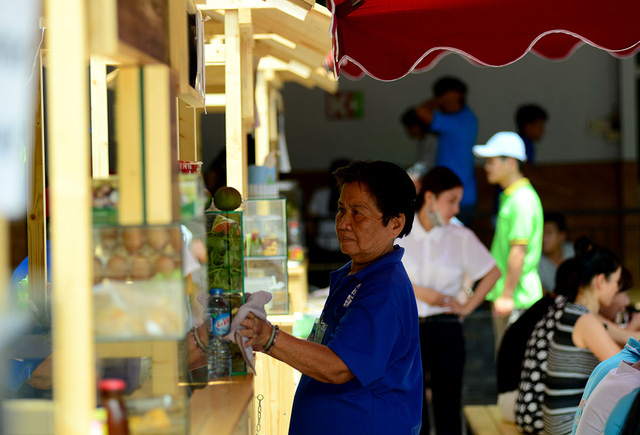 Kh&ocirc;ng gian tho&aacute;ng m&aacute;t, sạch sẽ l&agrave; yếu tố thu h&uacute;t của c&aacute;c gian h&agrave;ng.