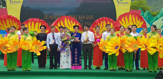 Tưng bừng khai mạc lễ hội du lịch Th&aacute;c Bản Giốc