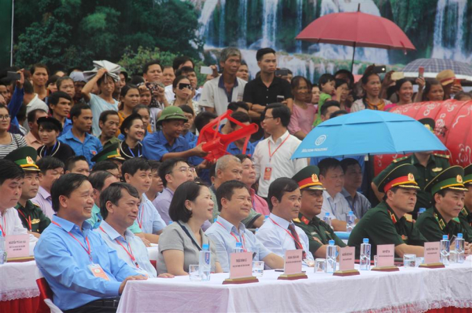 Tưng bừng khai mạc lễ hội du lịch Th&aacute;c Bản Giốc