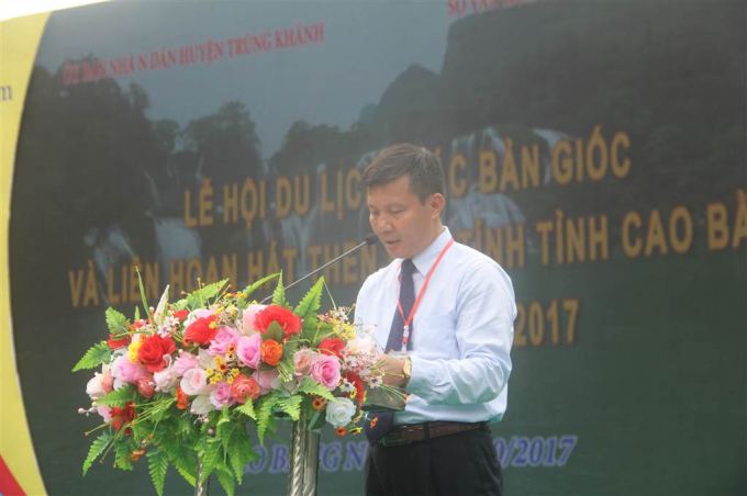 &Ocirc;ng Phạm Văn Cao, B&iacute; thư Huyện ủy Tr&ugrave;ng Kh&aacute;nh ph&aacute;t biểu tại buổi lễ.