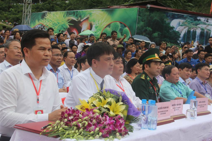 Tưng bừng khai mạc lễ hội du lịch Th&aacute;c Bản Giốc