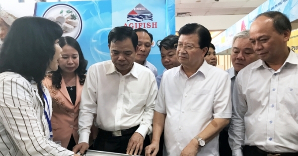 Phó Thủ tướng thưởng thức cá tra, khuyến khích doanh nghiệp