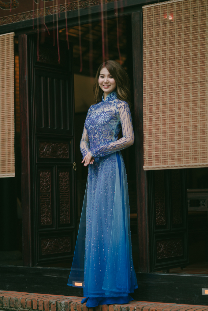 Miss Grand Nhật Bản g&acirc;y bất ngờ khi xuất hiện trong t&agrave; &aacute;o d&agrave;i Việt Nam