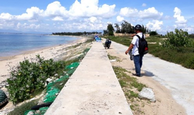 Bờ k&egrave; ven biển nơi xảy ra vụ việc.