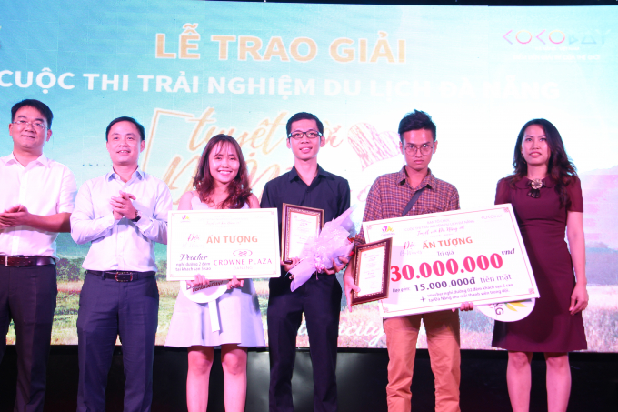 Đội B-Waves đoạt giải