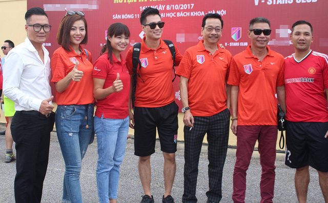 Ch&iacute;nh v&igrave; thế m&agrave; anh c&ugrave;ng đội b&oacute;ng của m&igrave;nh chưa bao giờ quan t&acirc;m đến chuyện thắng thua. &ldquo;Điều ch&uacute;ng t&ocirc;i quan t&acirc;m nhất đ&oacute; l&agrave; mỗi trận đấu như vậy ch&uacute;ng t&ocirc;i gi&uacute;p đỡ được cho bao nhi&ecirc;u người, quy&ecirc;n được bao nhi&ecirc;u tiền, đấy mới l&agrave; điều Việt Anh quan t&acirc;m. C&ograve;n đ&acirc;y l&agrave; một trận đấu vui, anh em ra s&acirc;n c&oacute; cơ hội để gắn kết với nhau, để to&aacute;t mồ h&ocirc;i v&agrave; c&oacute; sức khỏe. Cho n&ecirc;n việc thắng hay thua l&agrave; ho&agrave;n to&agrave;n kh&ocirc;ng quan trọng&rdquo;.